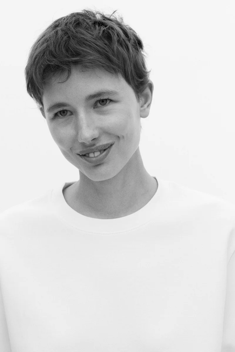 اتش اند ام تي-شيرت بتصميم بوكسي متداخل