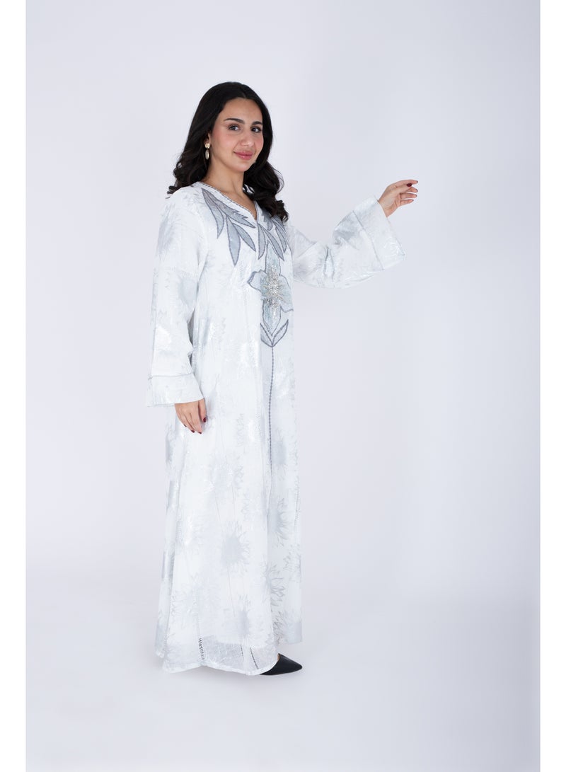 اكسا جلابية بتصميم كلاسيكي فضي - Image 3