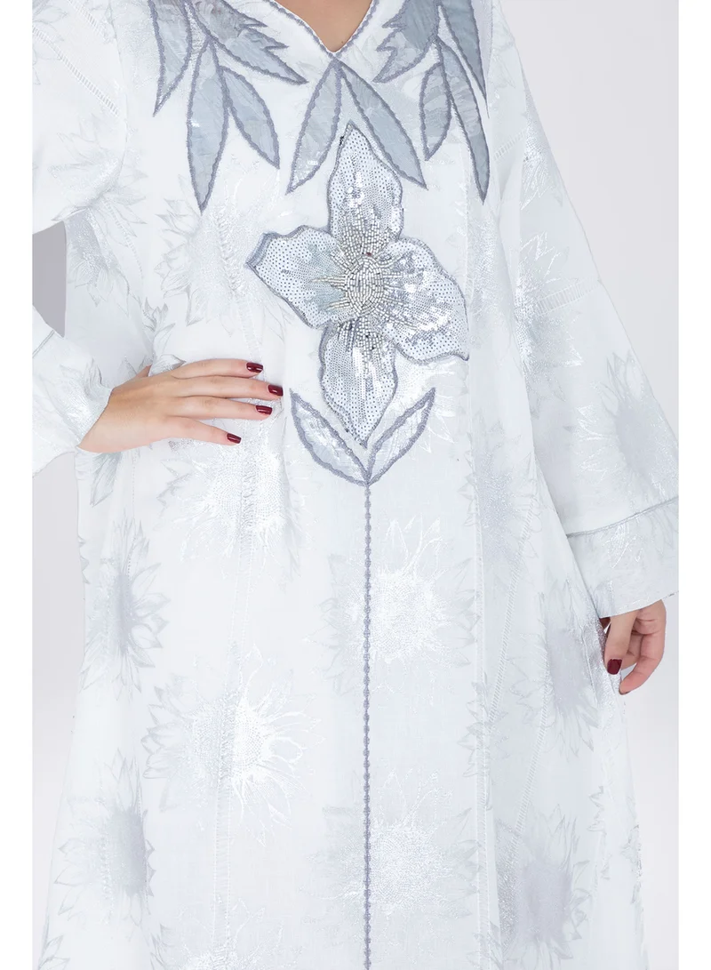 اكسا جلابية بتصميم كلاسيكي فضي