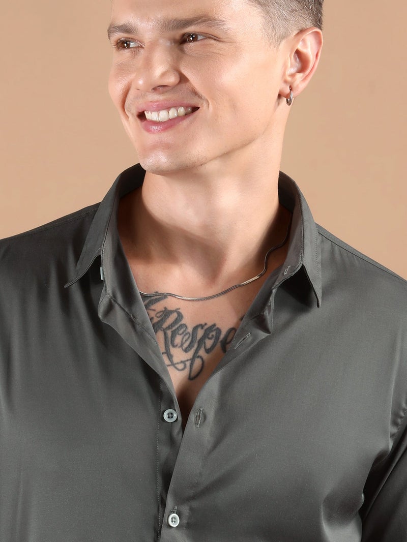 Beyoung Dark Grey Solid Regular Fit Shirt - Image 4
