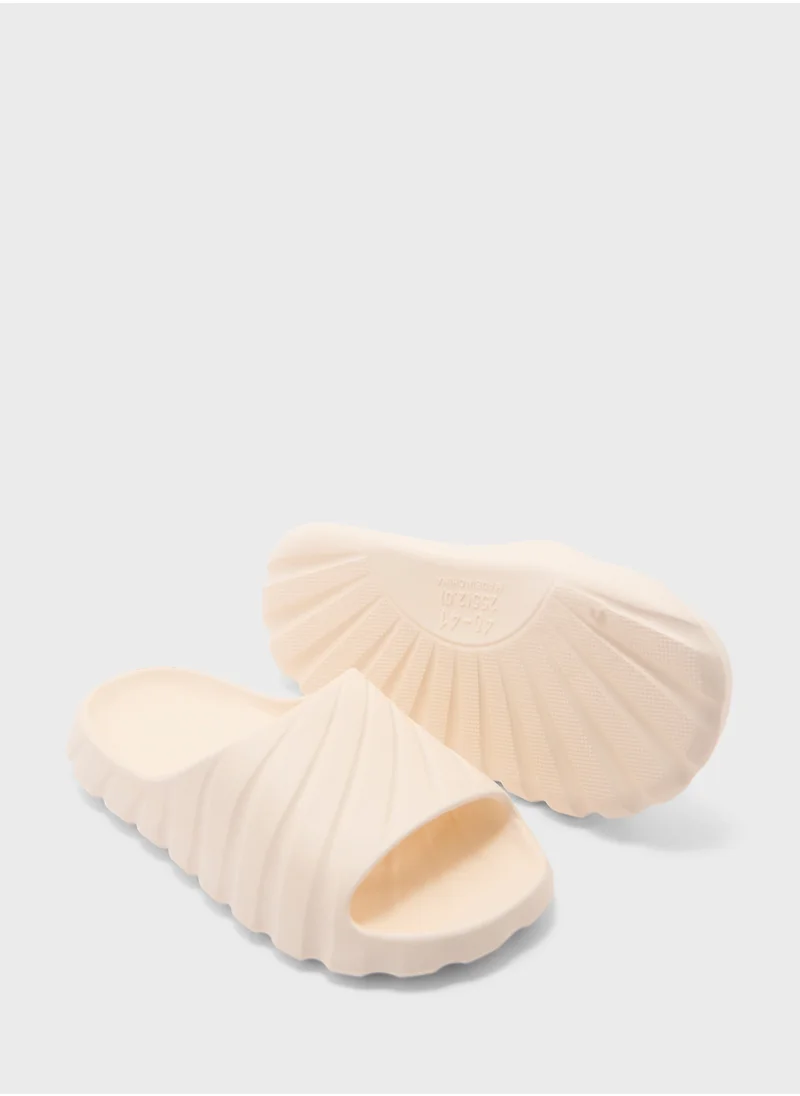 جينجر Diagonal Stripe Slides