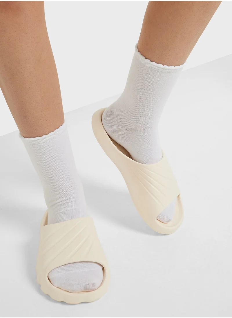 جينجر Diagonal Stripe Slides