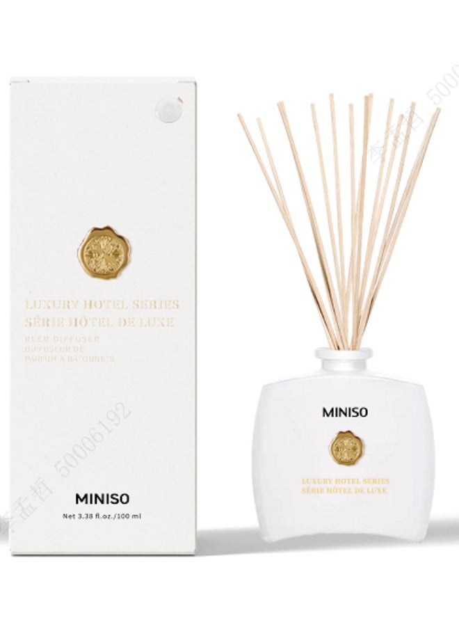 Miniso - Fill your home with the luxurious fragrance of tuberose with this reed diffuser from the Luxury Hotel Series. - Image 1