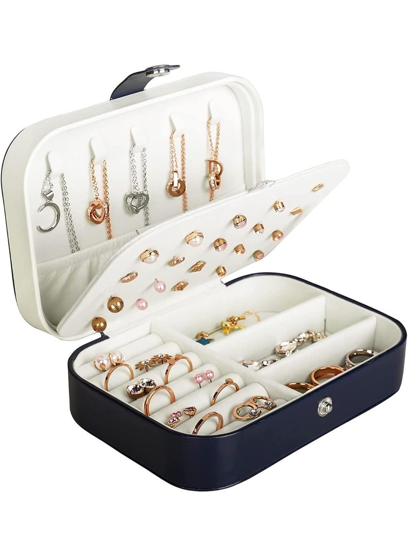 علبة مجوهرات سفر للنساء والبنات – منظم مجوهرات مزدوج الطبقة من الجلد الصناعي مع مرآة، علبة مجوهرات محمولة صغيرة لتخزين الخواتم والعقود والأساور والأقراط، تصميم أنيق للسفر والهدايا الفاخرة، منظم إكسسوارات نسائي، علبة مجوهرات للبنات، منظم مجوهرات محمول وعصري - Image 1