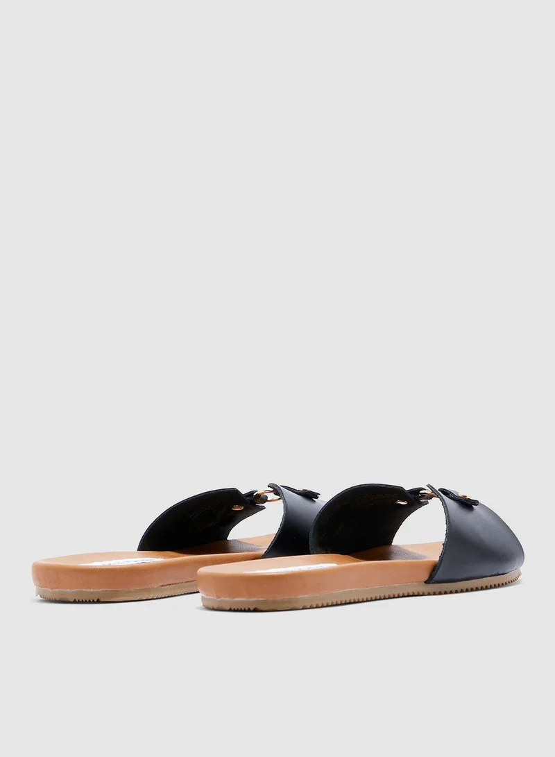 STEVE MADDEN Nyla Flat Sandal - black