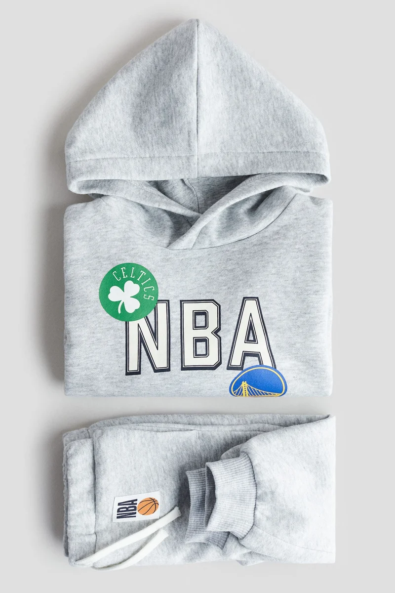 اتش اند ام طقم مكون من هودي وبنطلون رياضي - عبوة من قطعتين