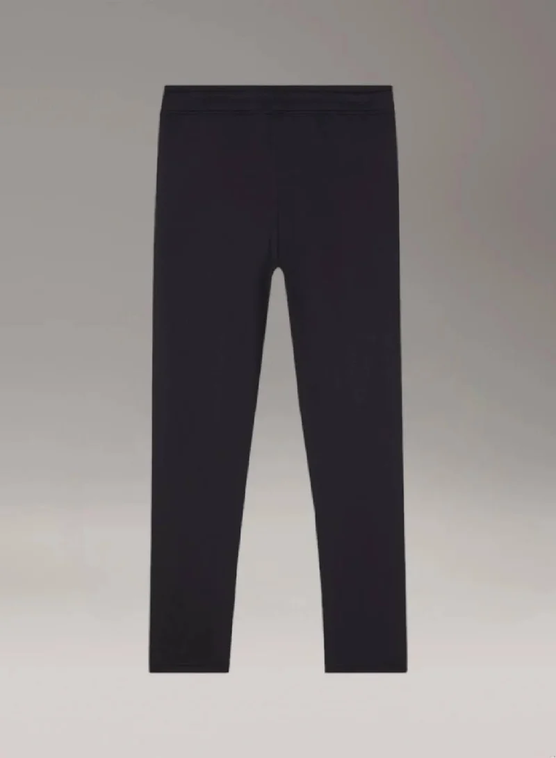 كالفن كلاين بنطال رياضي مزين بشعار كلفن كلاين