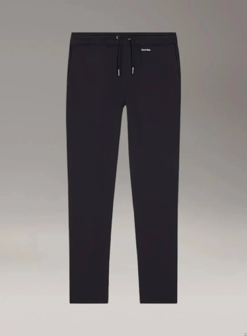 كالفن كلاين بنطال رياضي مزين بشعار كلفن كلاين
