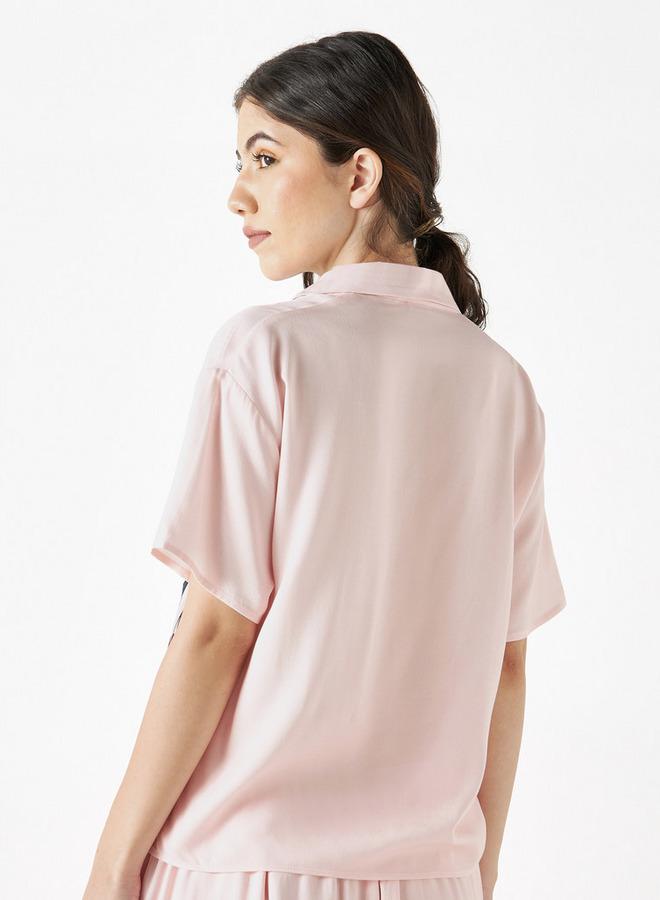 اس بي كاركترز قميص بطبعات ناروتو ساكورا بأكمام قصيرة وياقة كامب - Image 3