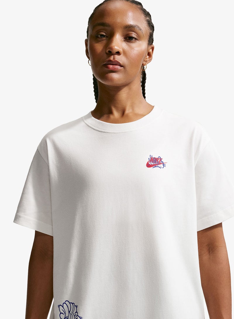 Nike Classic Boyfriend Graphic T-Shirt - Image 3