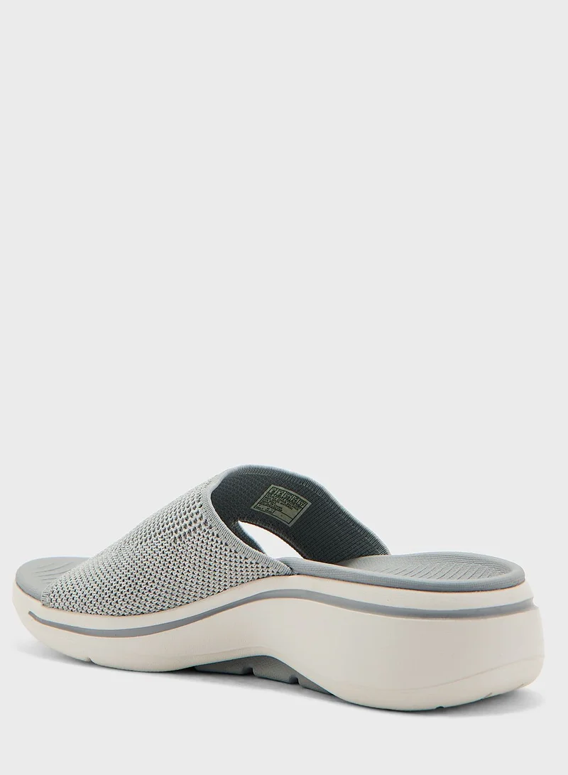 SKECHERS Go Walk Arch Fit Sandal