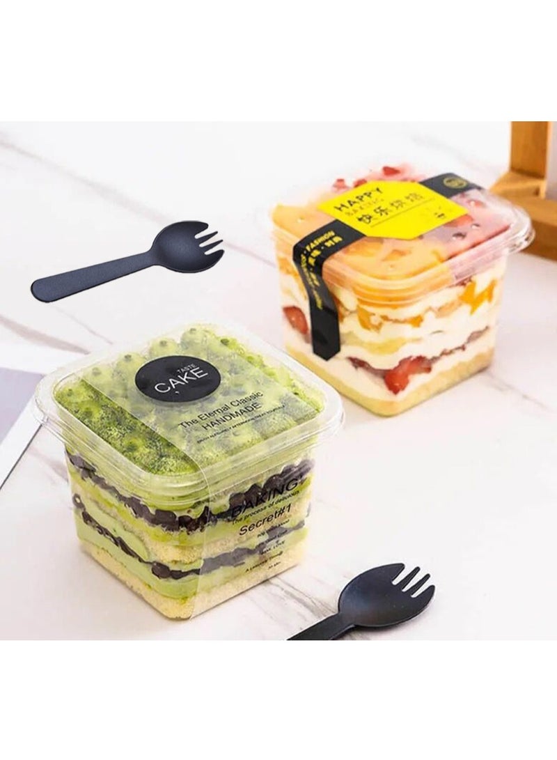 50 قطعة من أكواب الحلوى المربعة سعة 14 أونصة مع أغطية وشوك وحاوية بارفيه بلاستيكية شفافة للموس والكعك والبودنج والزبادي وسلطة الفاكهة والحفلات والخبز والوجبات الجاهزة وصناديق الحلوى التي يمكن التخلص منها - Image 2