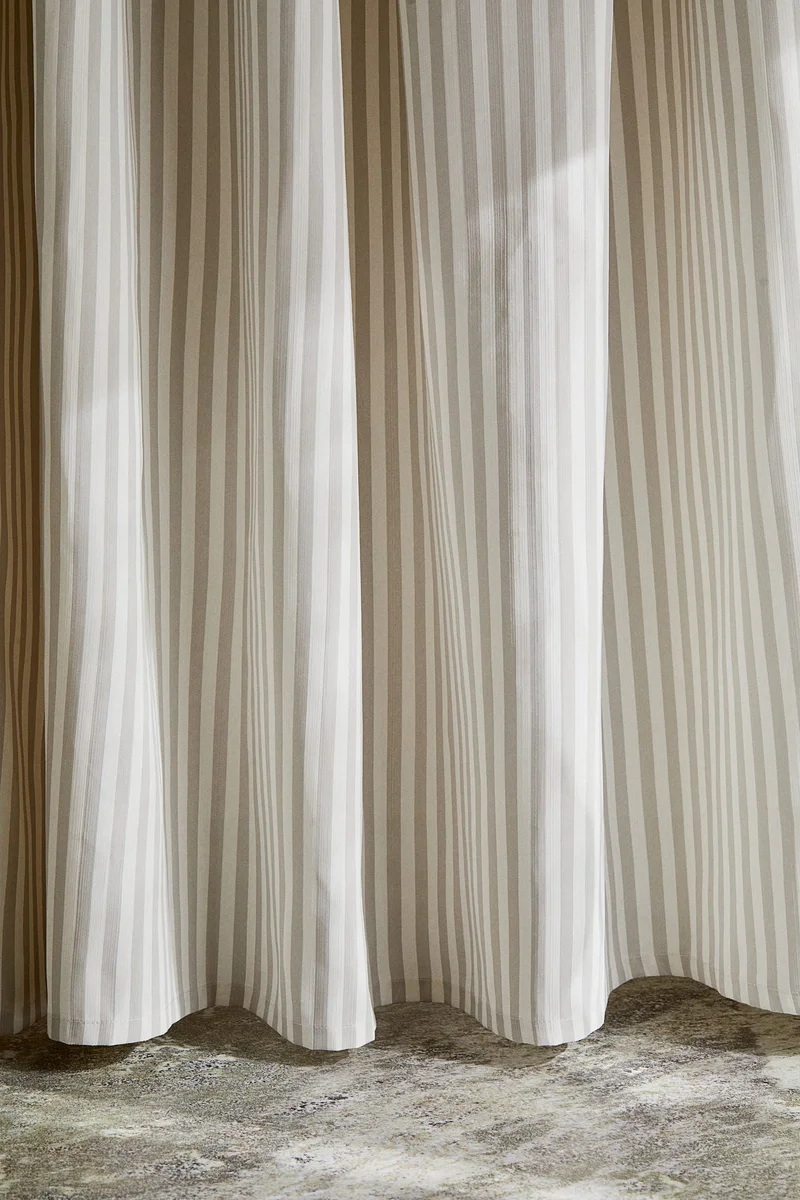 اتش اند ام ستارة حمّام بتصميم مخطط