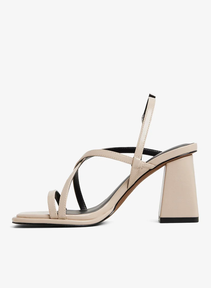 كول ات سبرنج صنادل بكعب كاجوال بحزام خلفي