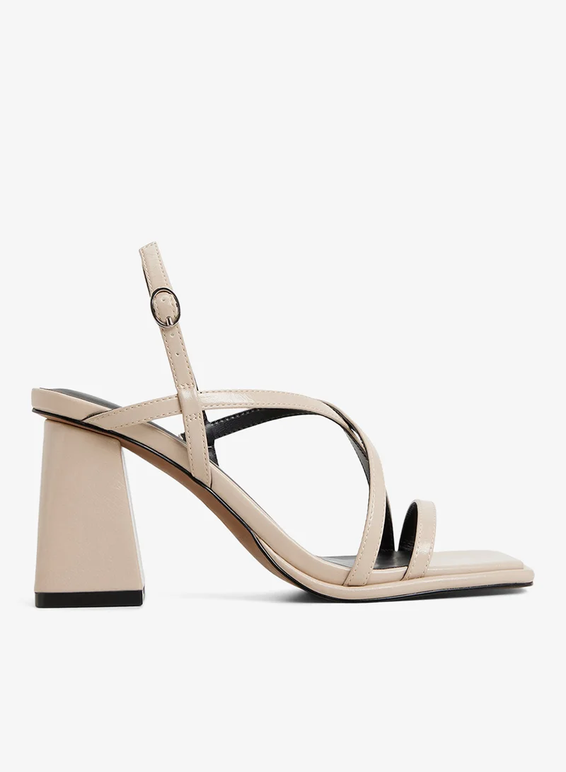 كول ات سبرنج صنادل بكعب كاجوال بحزام خلفي