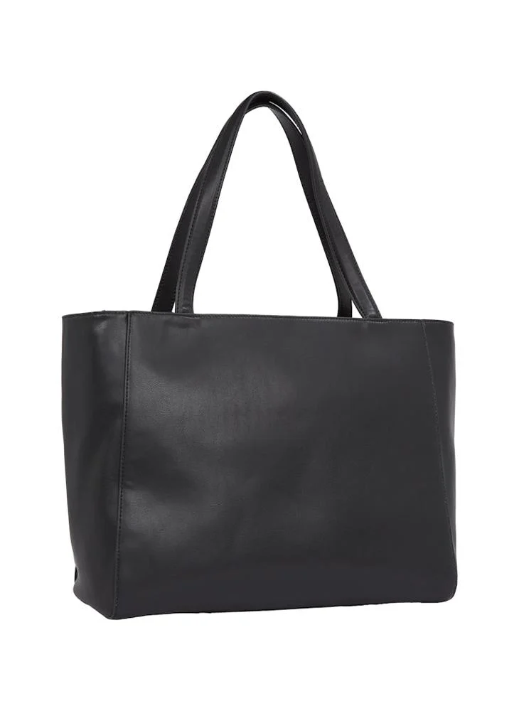 كالفن كلاين Medium Pocket Shopper