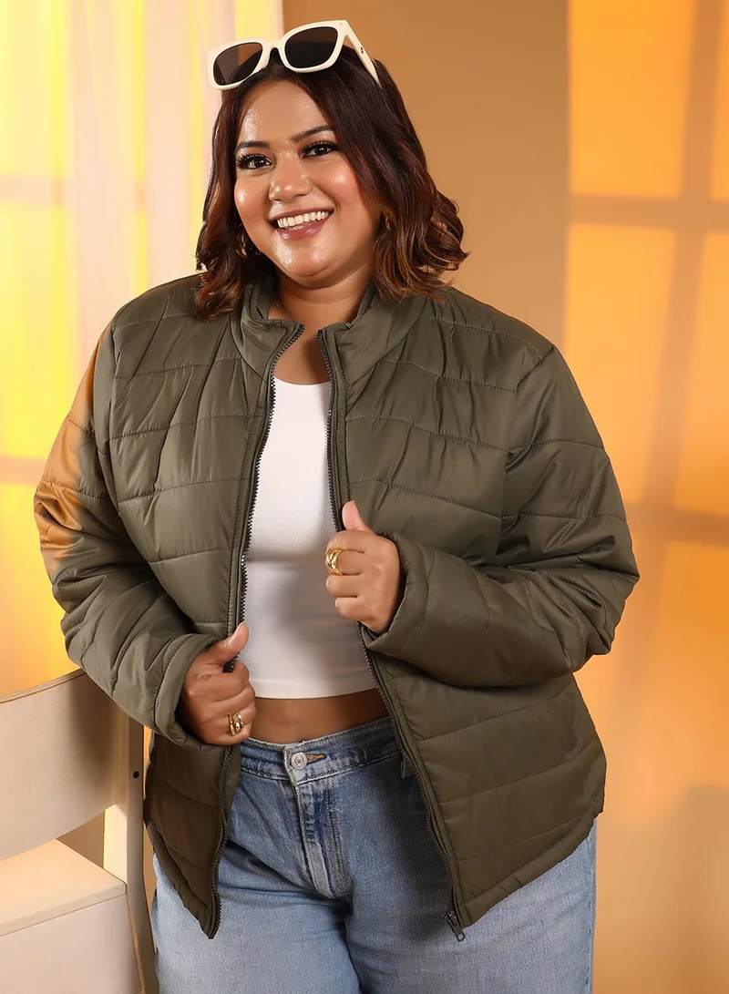 انستافاب بلس جاكيت نسائي مبطن بزخرفة شيفرون باللون الزيتوني