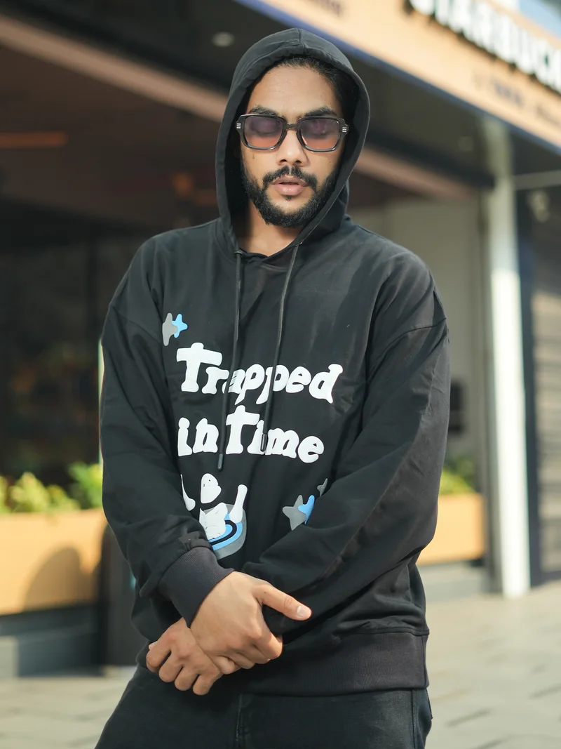 مانياك Maniac Mens Printed Hooded Neck Fullsleeve Black and White Cotton Sweatshirt