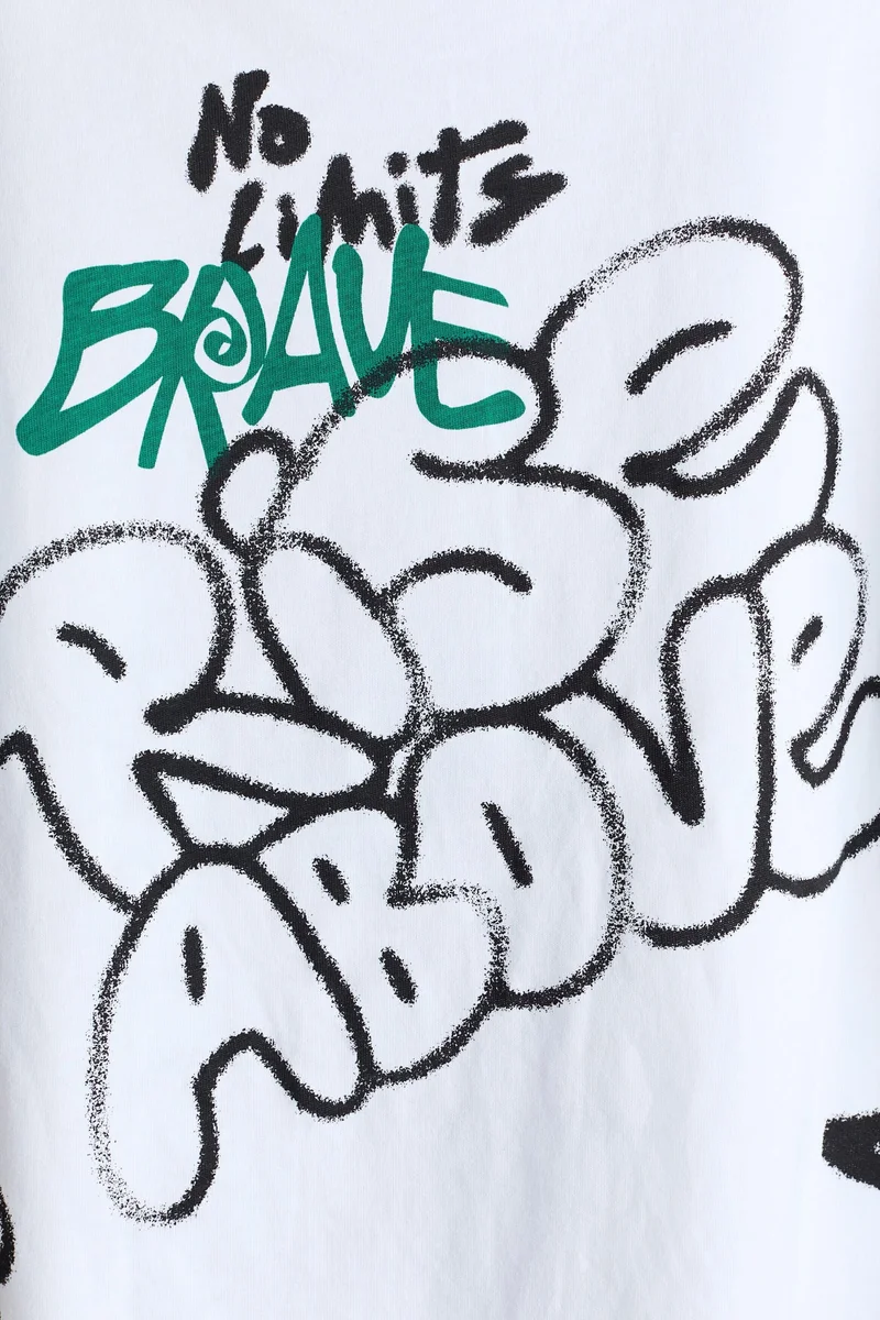 اتش اند ام تي-شيرت بطبعة وقصة واسعة