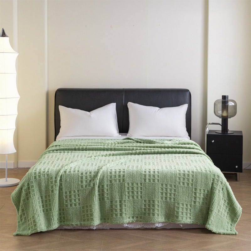A Solid Color Waffle Jacquard Summer Quilt Blanket, Machine Washable, Suitable for Home, Office, Sofa And Camping, Pillow Not Included - Image 4