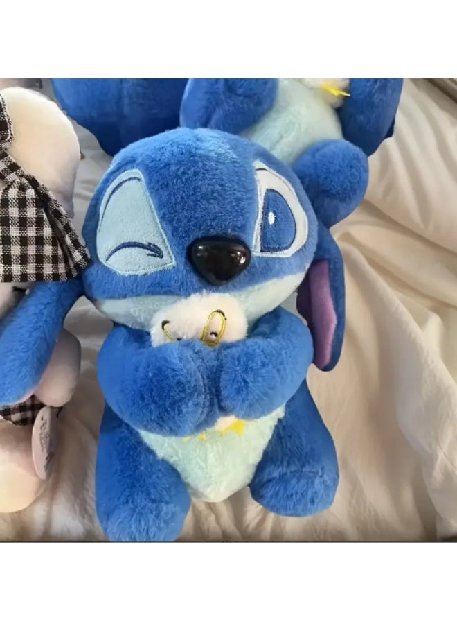 ستيتش دمية ستيتش يحتضن البطة – لعبة محشوة ناعمة جدًا 25–30 سم | دمية لطيفة للهدية والديكور ولمسات الدفء - Image 2