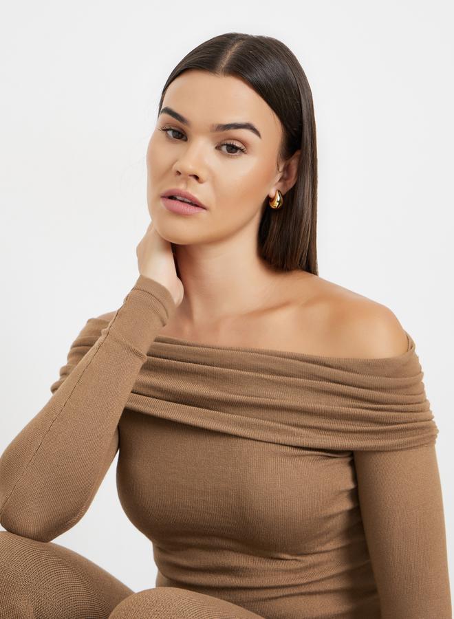 ستايلي بلوزة محبوكة بياقة باردو - Image 1