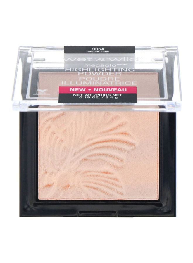 Wet N Wild Mega Glo Highlighting Powder 335A Bloom Time - Image 1