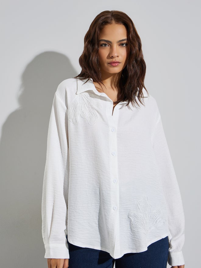 Styli White Floral Patch Detail Oversized Shirt - Image 3