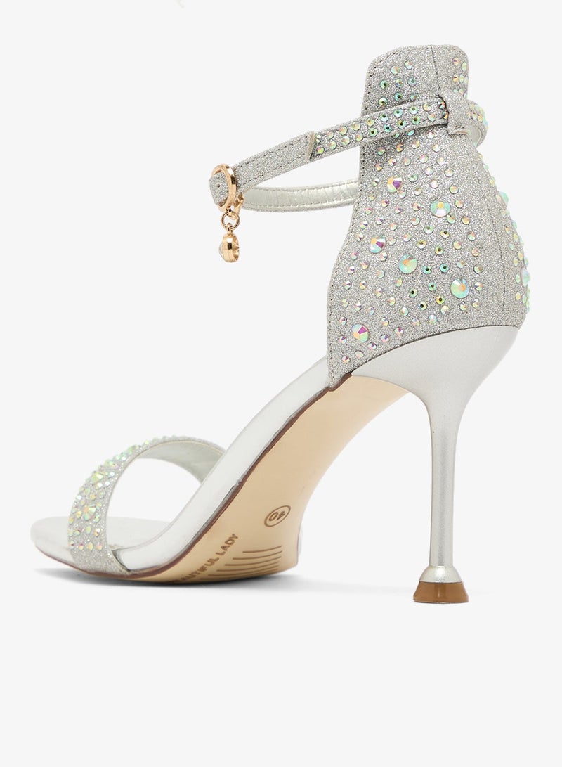 ايلا ليمتد اديشن صنادل بكعب عالٍ مزينة بأحجار الراين وتفاصيل حزام فضية - Image 2