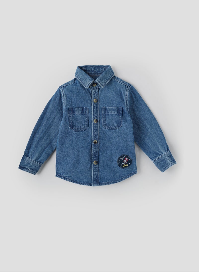 بوبيز قميص جينز للأولاد – بجيبين، بأكمام طويلة، ملابس كاجوال أنيقة، مقاسات من 3 إلى 36 شهرًا - Image 2