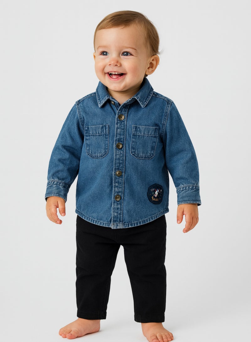 بوبيز قميص جينز للأولاد – بجيبين، بأكمام طويلة، ملابس كاجوال أنيقة، مقاسات من 3 إلى 36 شهرًا - Image 1