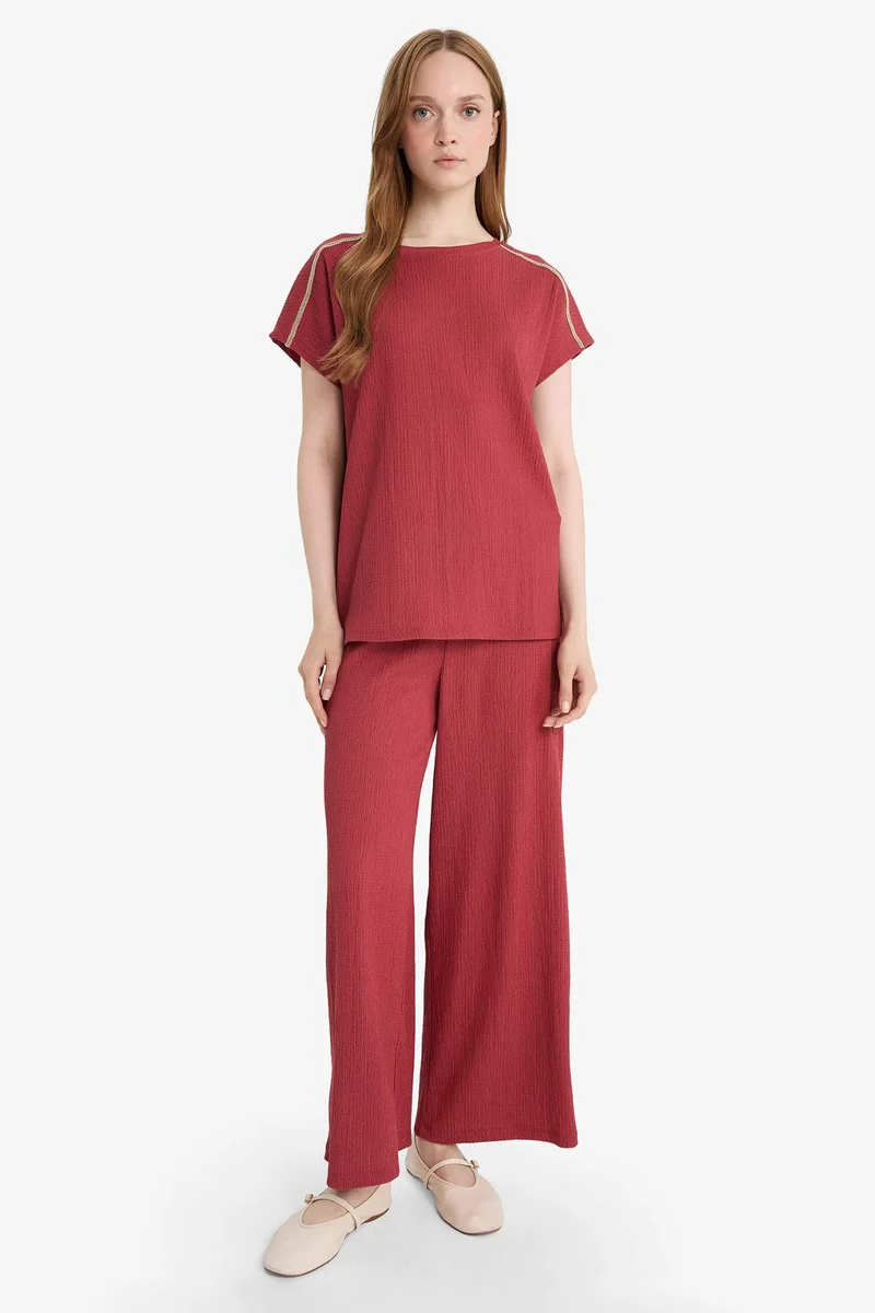 ديفاكتو Crew Neck Crepe Short Sleeve T-Shirt