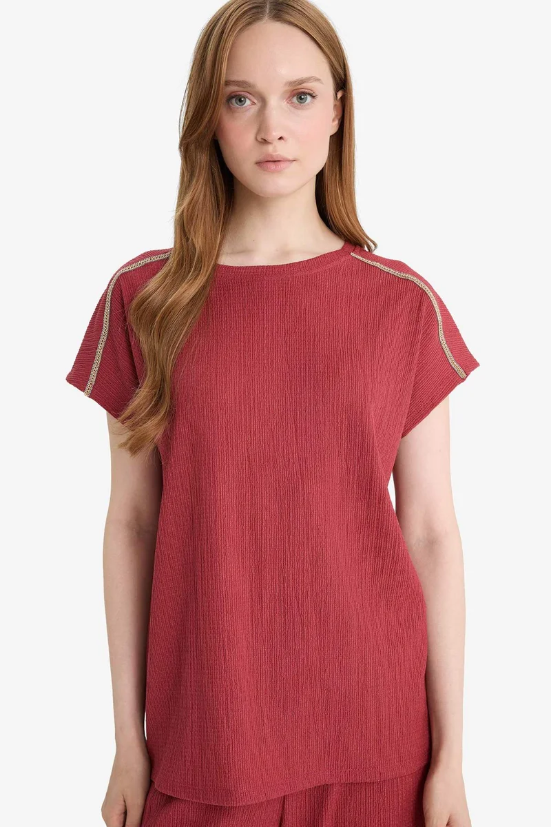 ديفاكتو Crew Neck Crepe Short Sleeve T-Shirt