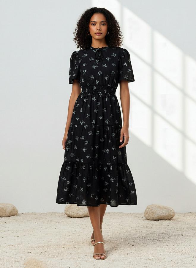 سبلاش فيڤ فستان ميدي من الفيسكوز بطبقات وأكمام فراشة - Image 1