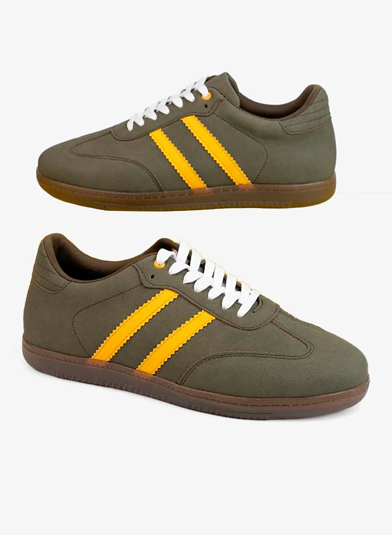 ستايلي اكتيف حذاء رياضي من جلد الغزال العلوي شريطان