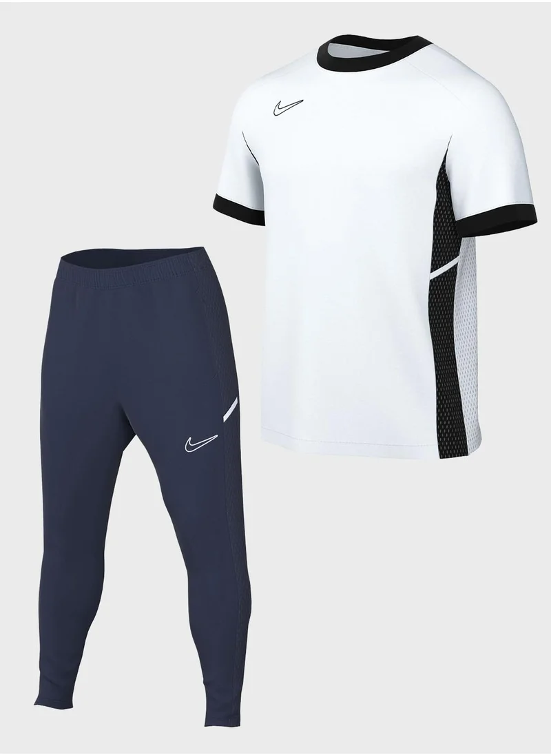 Nike nike tshirt & sweatpants combo