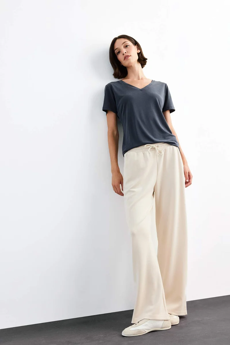 ديفاكتو V-Neck Modal Short Sleeve T-Shirt
