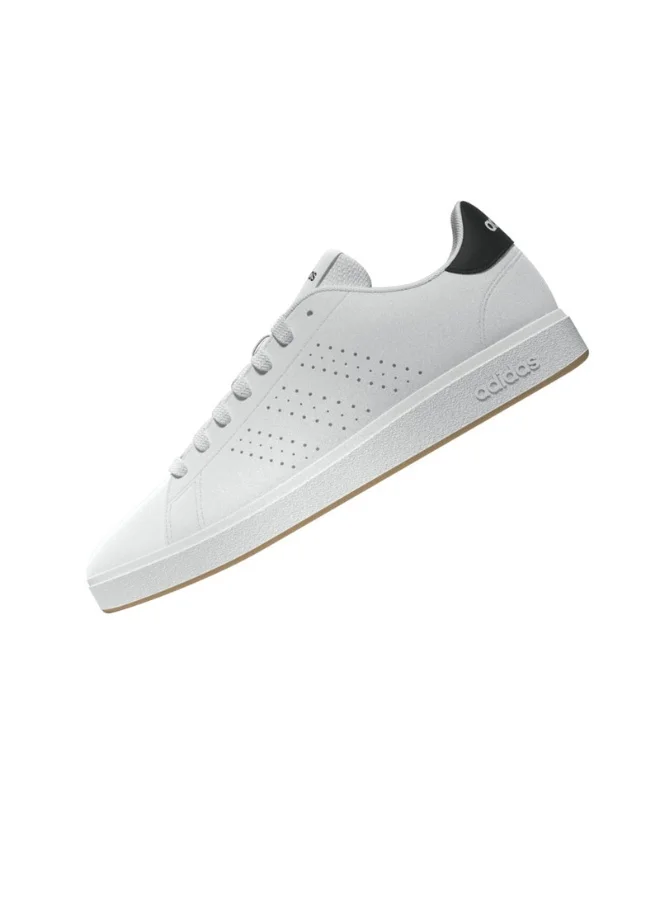 adidas أحذية رياضية رجالية بيضاء   .