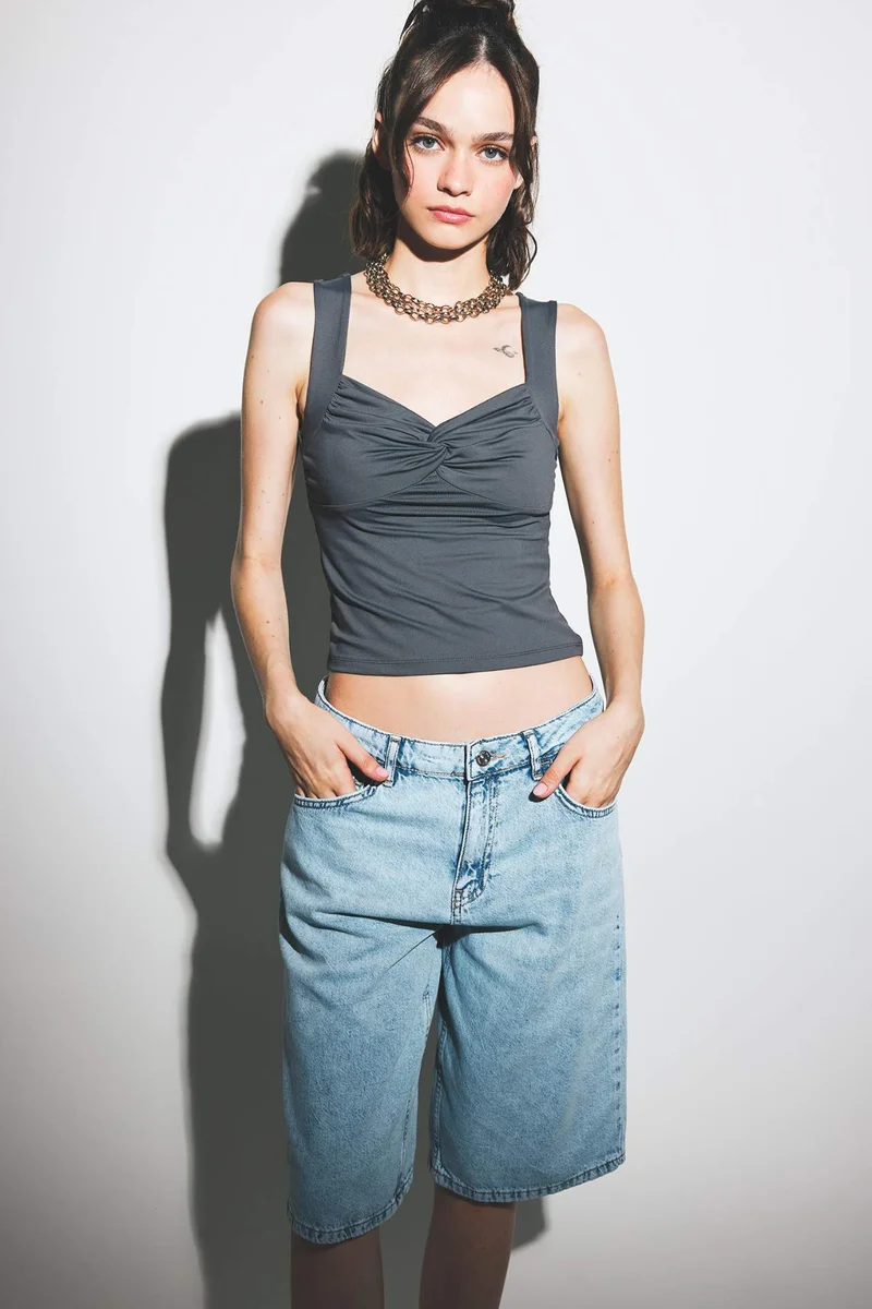 ديفاكتو Slim Fit Heart Collar Tank Top