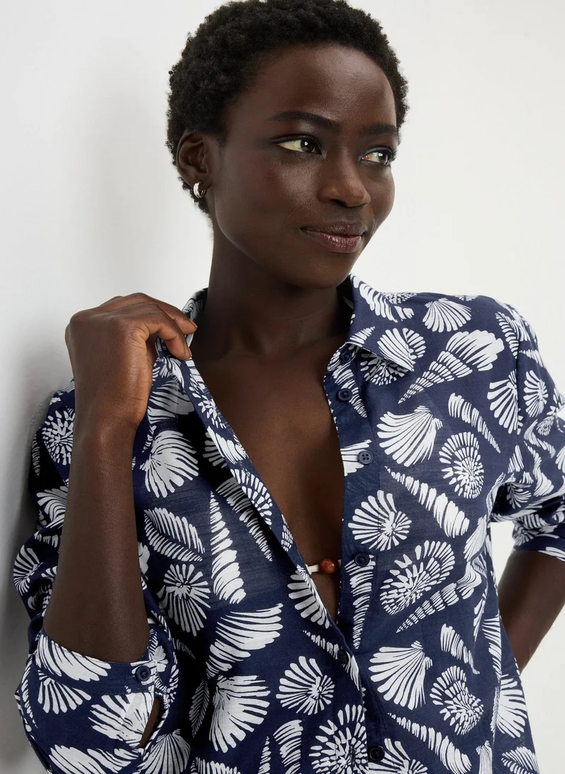 ماتلان قميص شاطئ بطبعة صدف أزرق داكن