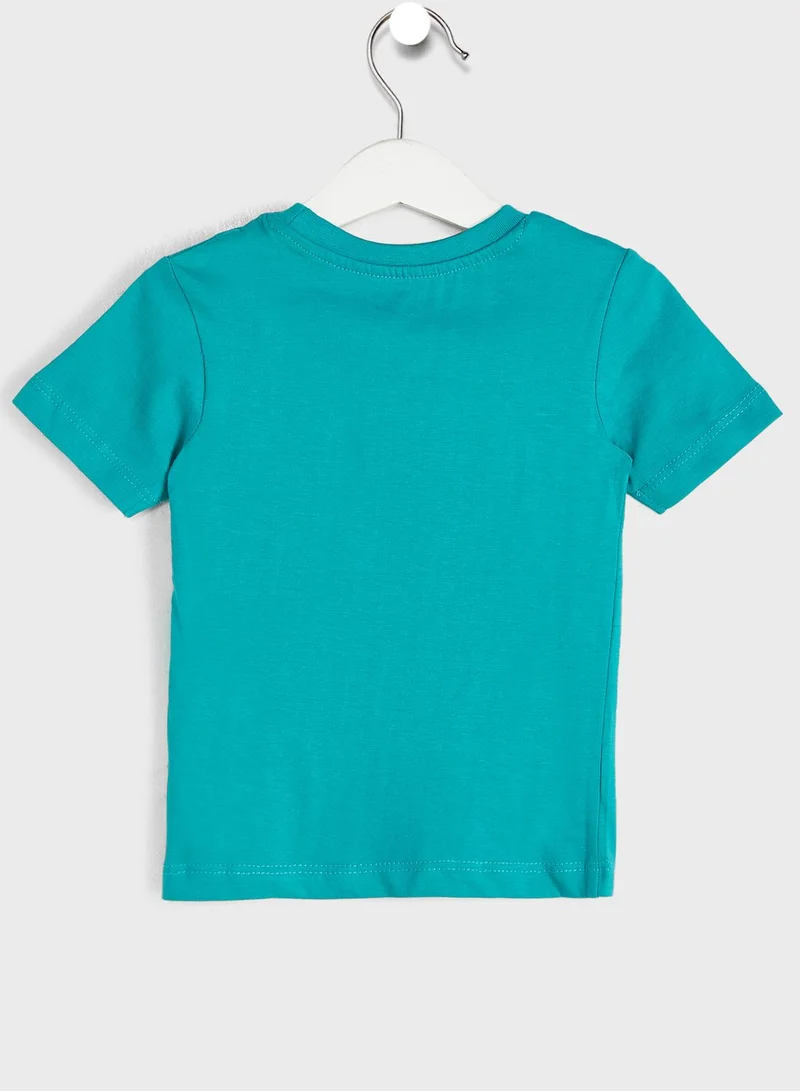 ريبلز مع نمشي Round Neck Graphic T-Shirt