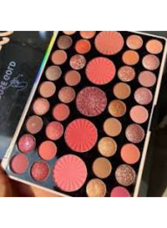 روز جولد لوحة ظلال عيون فاخرةلونًا غنيًا وعالي التصبغ، بتدرجات جذابة تتنوع بين اللمسات اللامعة والمطفية، لتمنحك إطلالات متنوعة تناسب كل الأوقات - Image 2