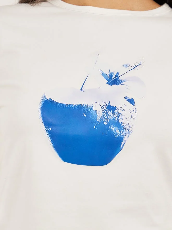 ستايلي تيشيرت ضيق بأكمام قصيرة وطبعة جرافيك