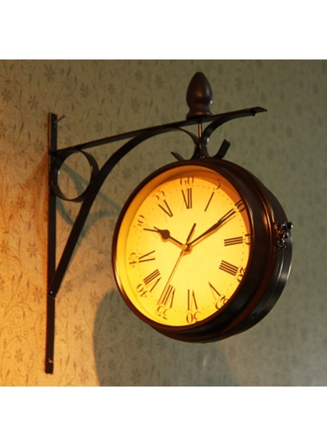 ساعة حائط حديدية بتصميم كلاسيكي عتيق مزدوجة الجوانب قابلة للتعليق – بلون أحادي - Image 1