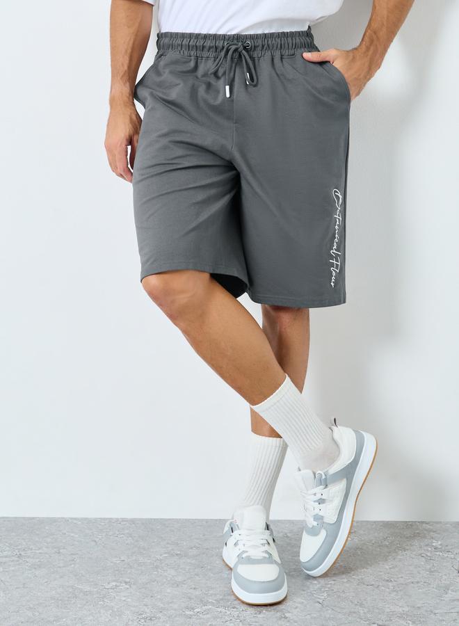 ستايلي شورت تيري قطني واسع بطبعة كتابة - Image 1