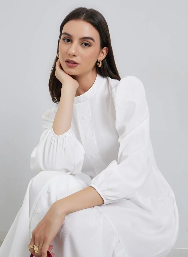 ستايلي فستان ميدي أبيض بأكمام منتفخة وأزرار أمامية