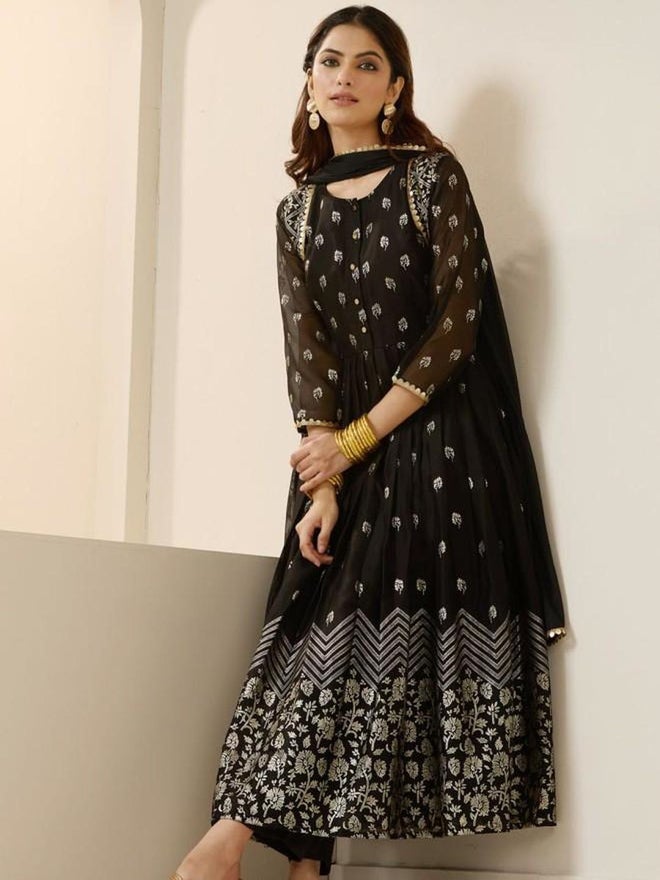 آي شين طقم كورتا بنطلون ودوباتا من قماش البولي جورجيت الأسود من إيشين - Image 5