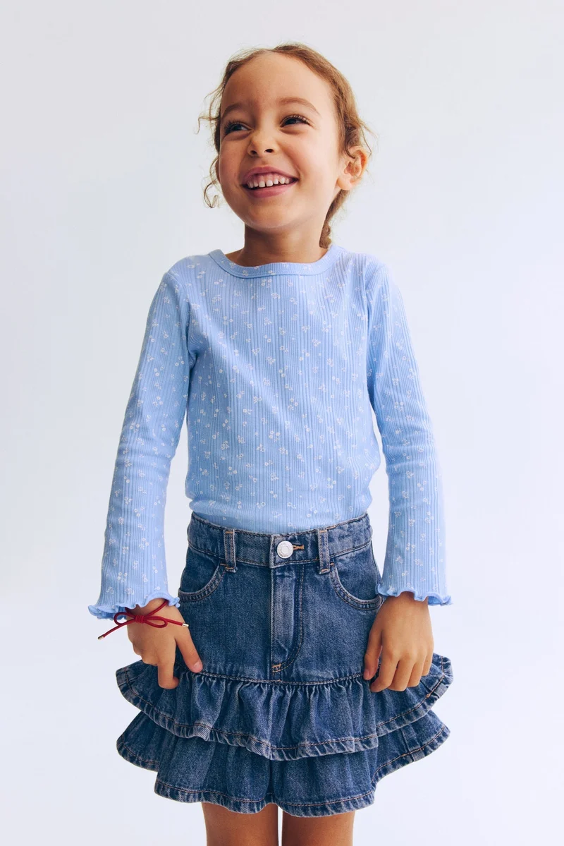 اتش اند ام بلوزة من الجيرسيه المرن