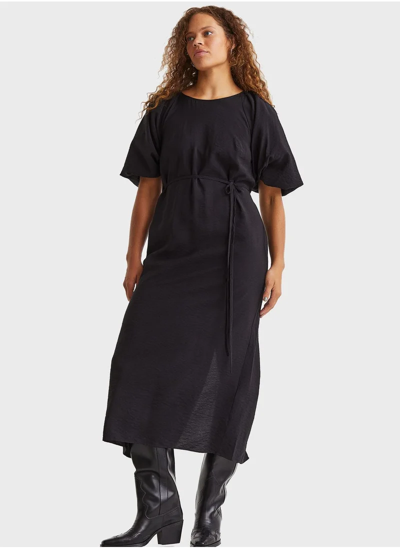 H&M Tie Belted Detail Dress