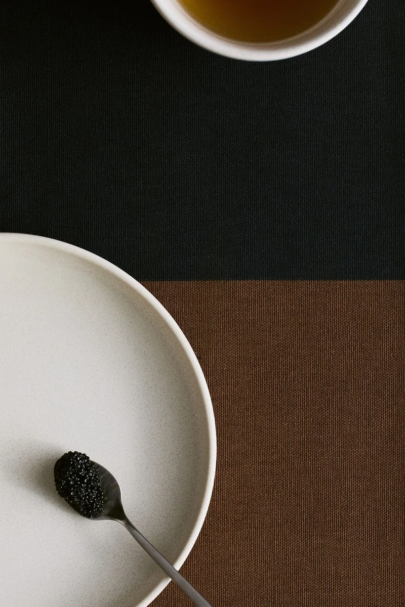 اتش اند ام مفرش طاولة مقاوم للماء